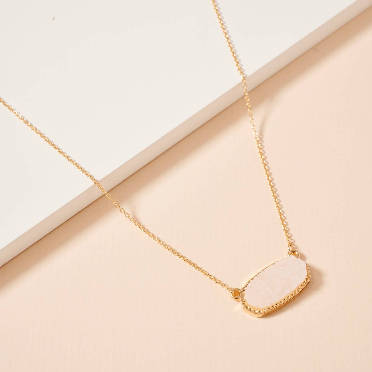 Collectique Druzy Stone Charm Short Necklace Necklace Lilla Haven One / 4SN11008 / Ivory Collectique One / 4SN11008 / Ivory Lilla Haven Necklace Druzy Stone Charm Short Necklace