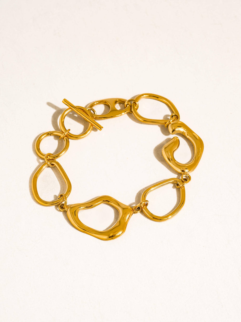 Collectique Capucine 18K Gold Non-Tarnish Link Toggle Bracelet Bracelets Flânerie by MAIQ Yellow Gold Collectique Yellow Gold Flânerie by MAIQ Bracelets Capucine 18K Gold Non-Tarnish Link Toggle Bracelet