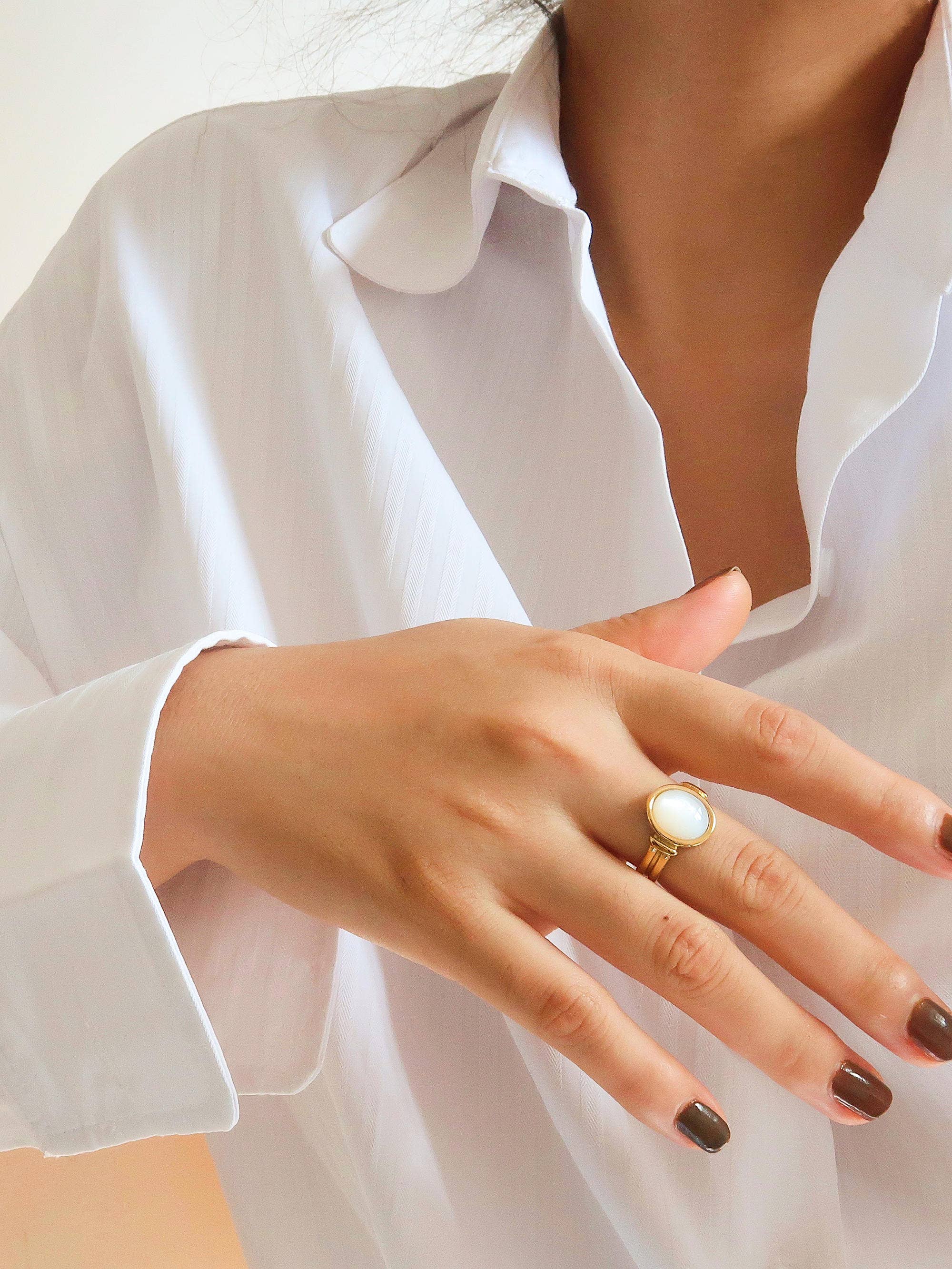 18k Jade Non-Tarnish Classic Shell Stone Ring