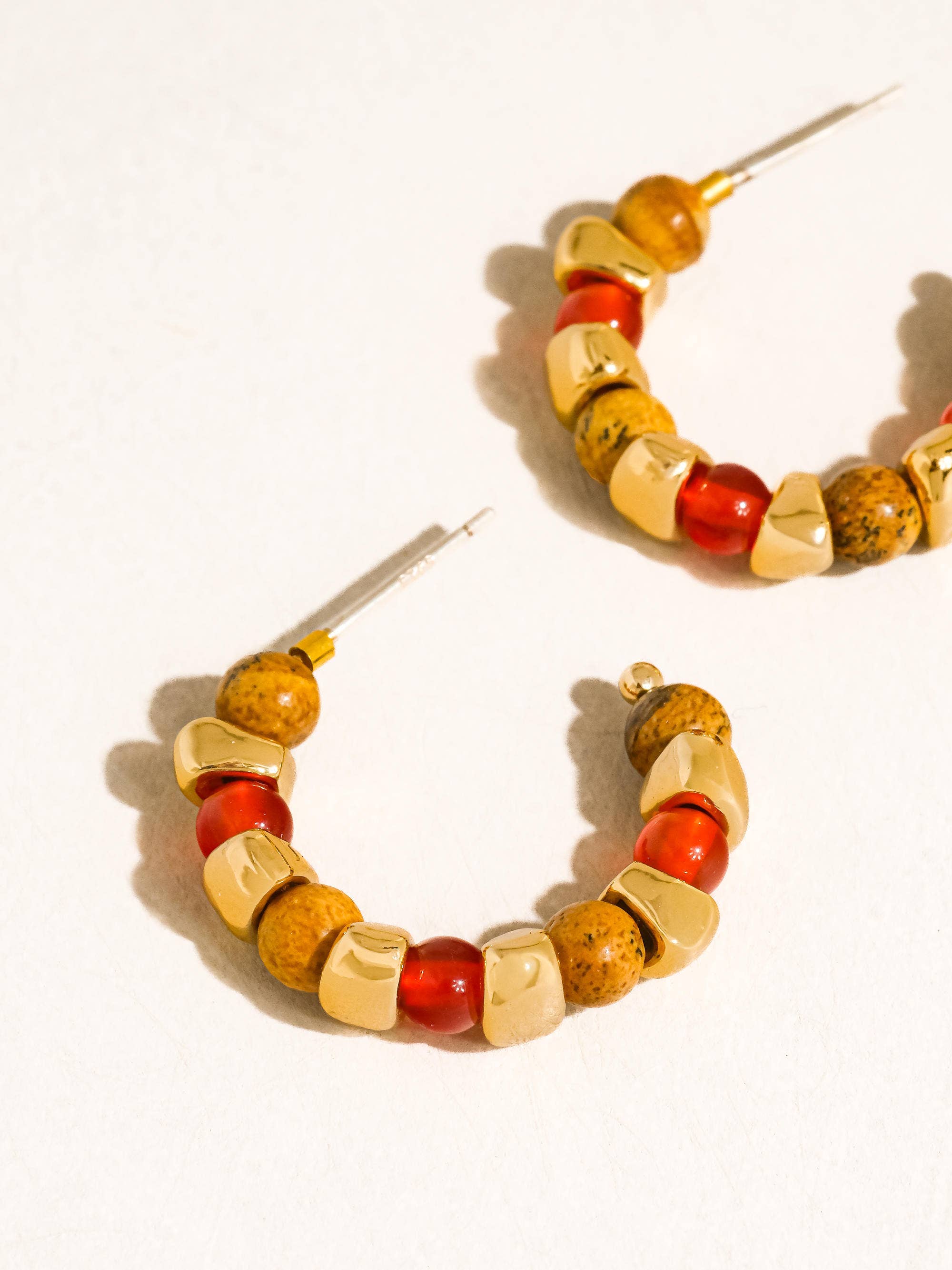 Collectique Noisette 18K Gold Boho Beaded Hoop Earrings Earring Flânerie by MAIQ Red Collectique Red Flânerie by MAIQ Earring Noisette 18K Gold Boho Beaded Hoop Earrings