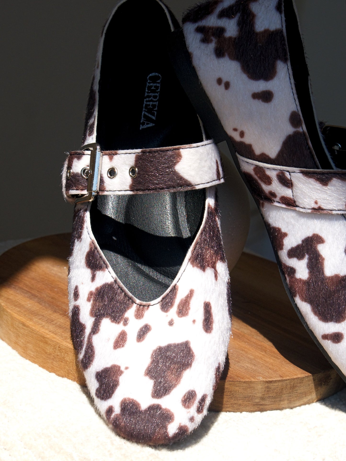 COW HIDE FLATS