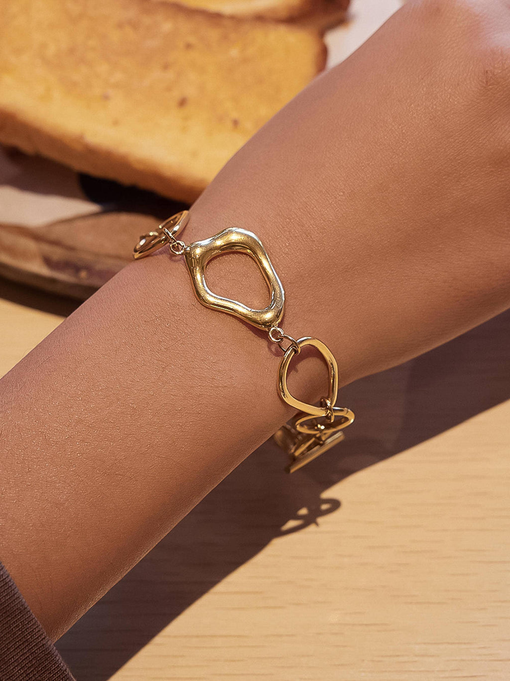 Collectique Capucine 18K Gold Non-Tarnish Link Toggle Bracelet Bracelets Flânerie by MAIQ Yellow Gold Collectique Yellow Gold Flânerie by MAIQ Bracelets Capucine 18K Gold Non-Tarnish Link Toggle Bracelet