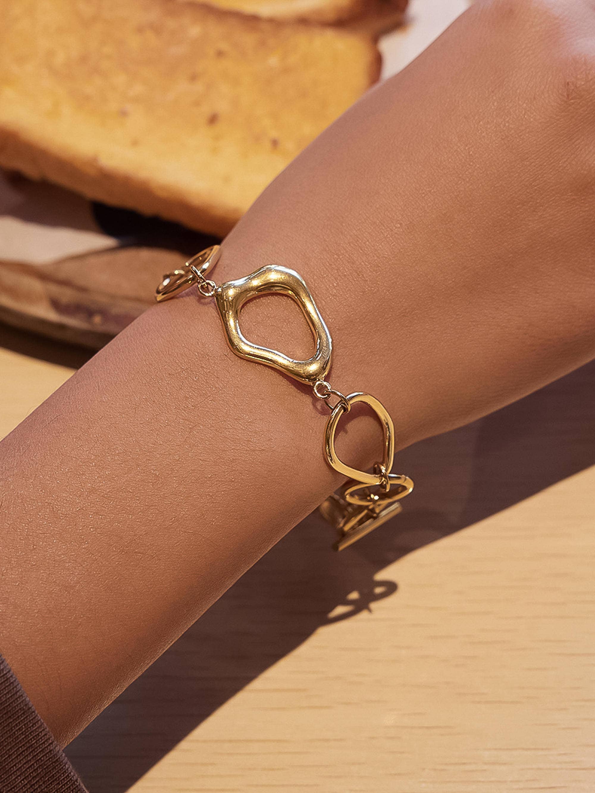 Capucine 18K Gold Non-Tarnish Link Toggle Bracelet