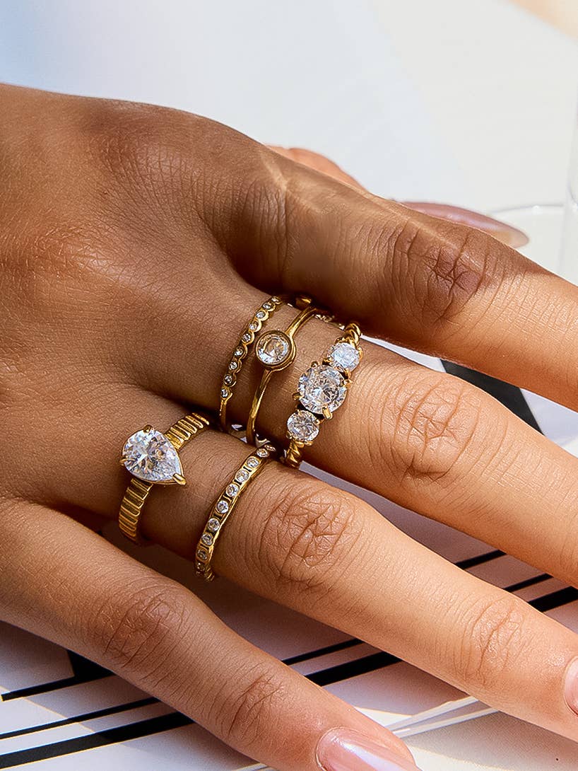 Waterproof jewelry for women featuring stylish 18K gold jewelry