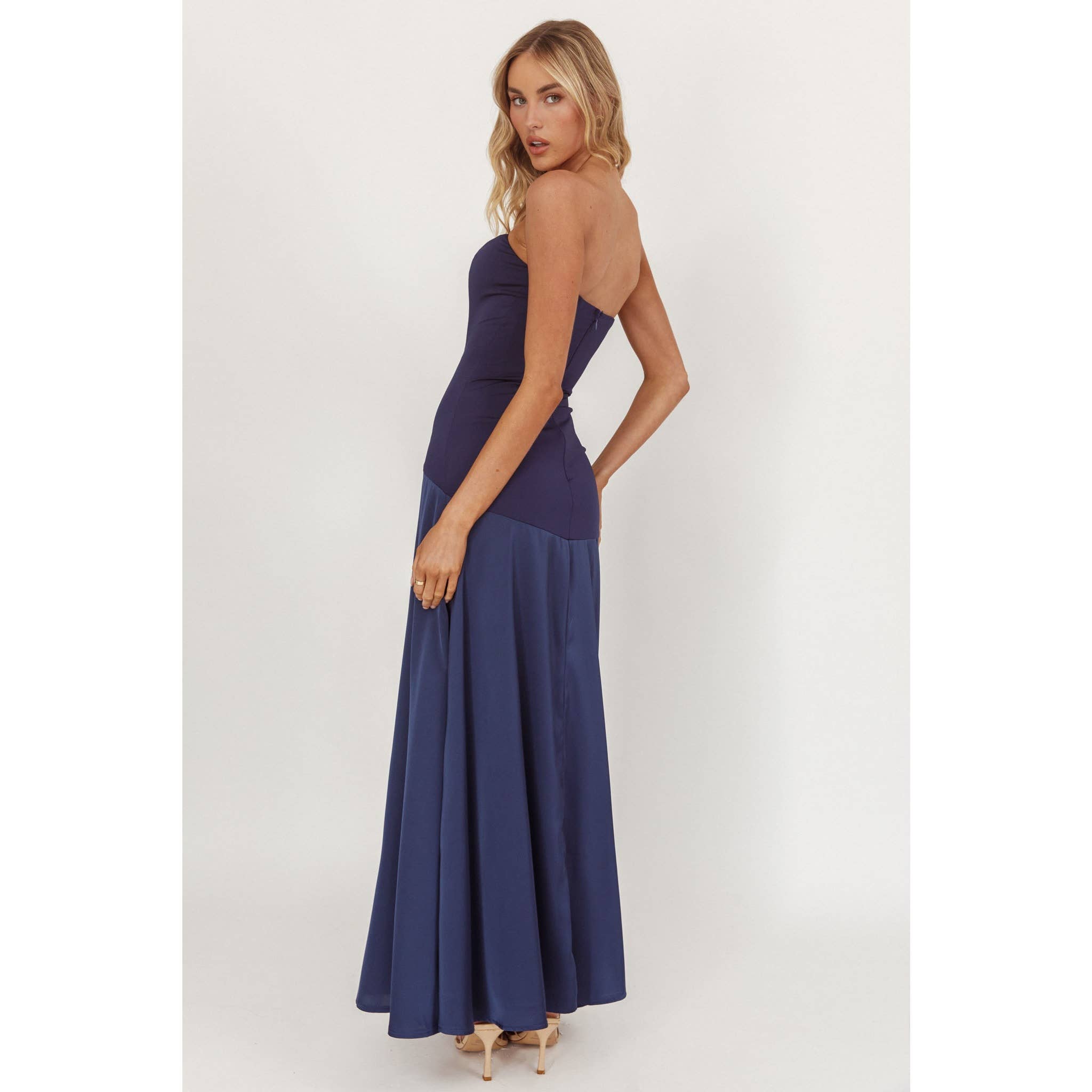 STRAPLESS NAVY MAXI DRESS