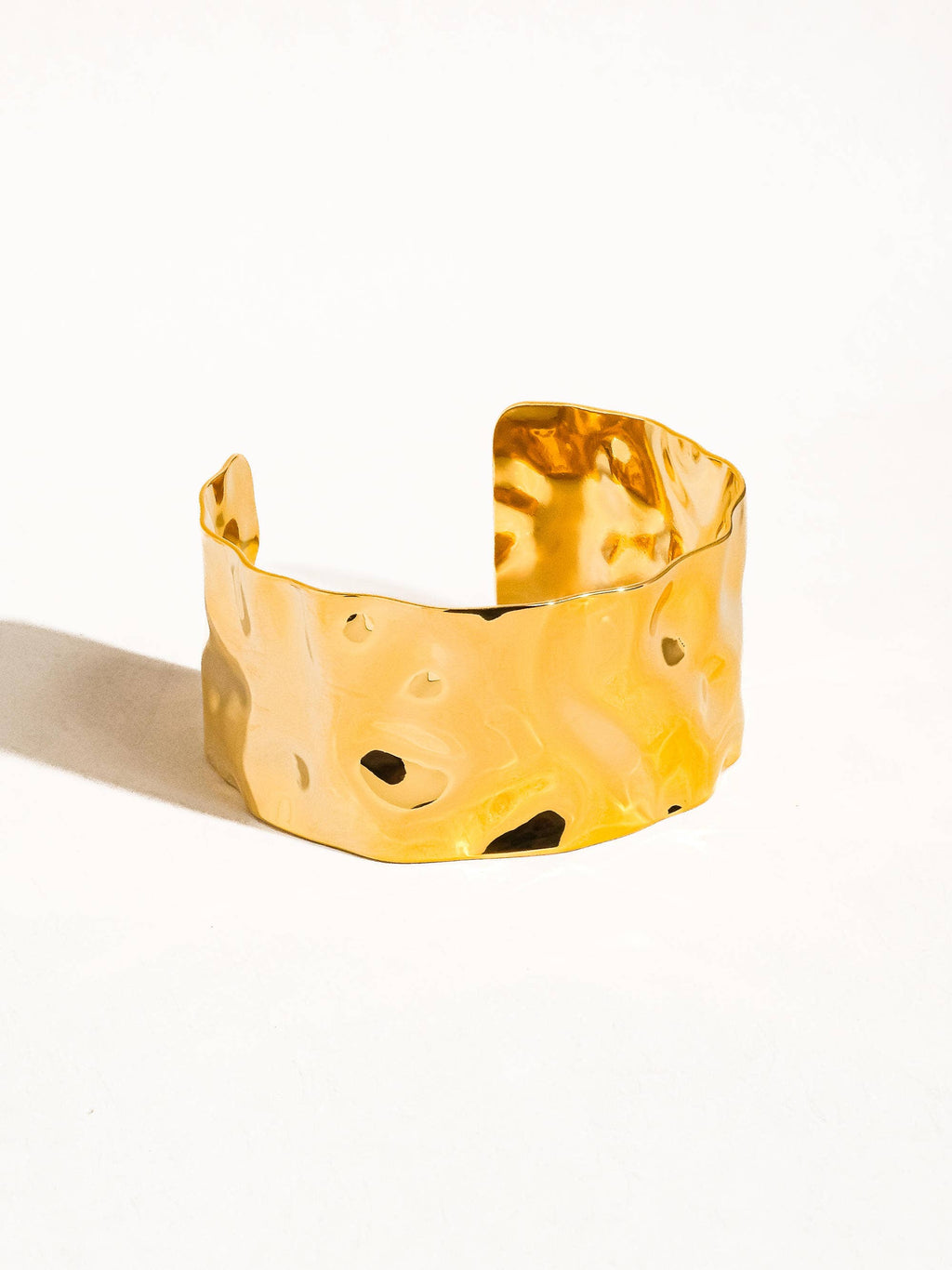 Collectique Baiser 18K Gold Non-Tarnish Glam Bold Bangle Bracelets Flânerie by MAIQ Yellow Gold Collectique Yellow Gold Flânerie by MAIQ Bracelets Baiser 18K Gold Non-Tarnish Glam Bold Bangle