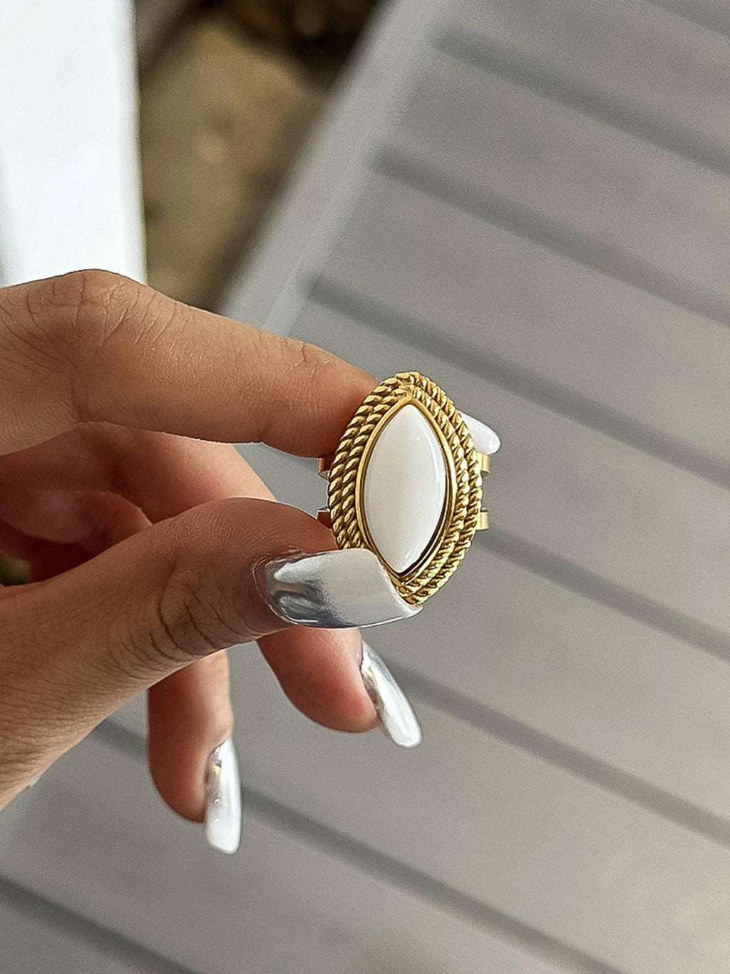 Charmelle 18K Gold Non-Tarnish Vintage Oval Stone Ring